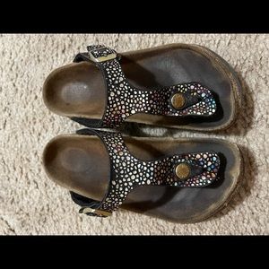 Birkenstock gizeh, little girl size 31 (1 US)